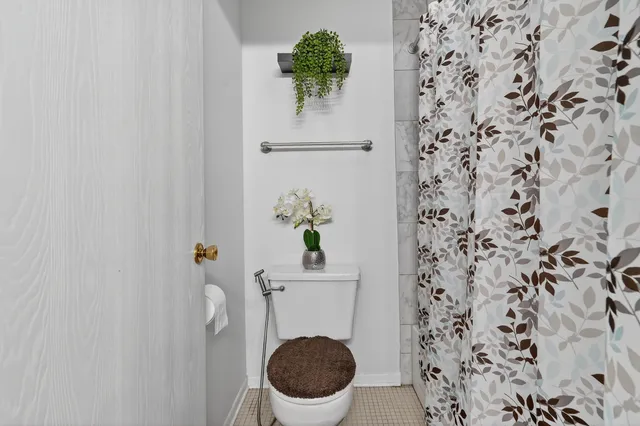 $280,000 | 1913 Windsong Drive, Unit 284, Schaumburg, IL 60169