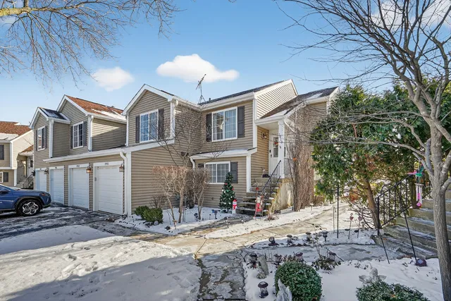 $280,000 | 1913 Windsong Drive, Unit 284, Schaumburg, IL 60169