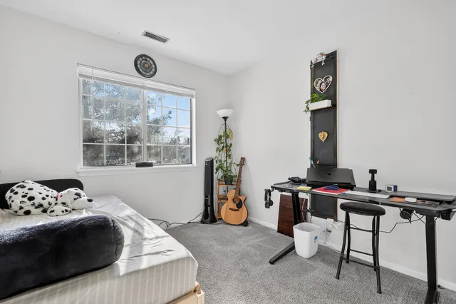 $280,000 | 1913 Windsong Drive, Unit 284, Schaumburg, IL 60169