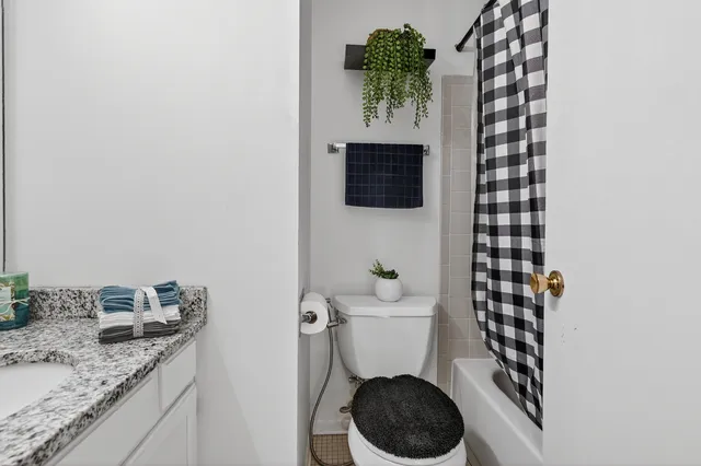 $280,000 | 1913 Windsong Drive, Unit 284, Schaumburg, IL 60169