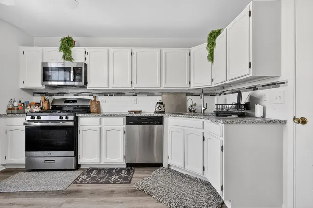 $280,000 | 1913 Windsong Drive, Unit 284, Schaumburg, IL 60169