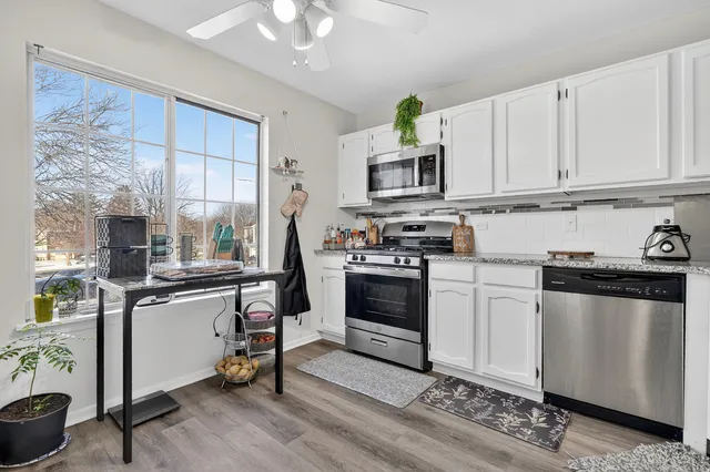 $280,000 | 1913 Windsong Drive, Unit 284, Schaumburg, IL 60169