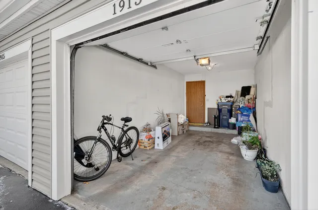 $280,000 | 1913 Windsong Drive, Unit 284, Schaumburg, IL 60169