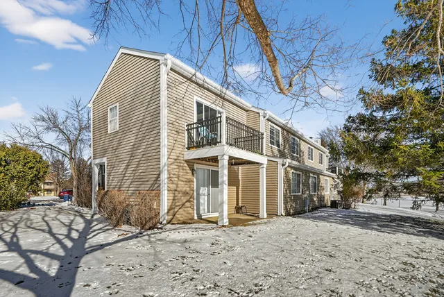 $280,000 | 1913 Windsong Drive, Unit 284, Schaumburg, IL 60169