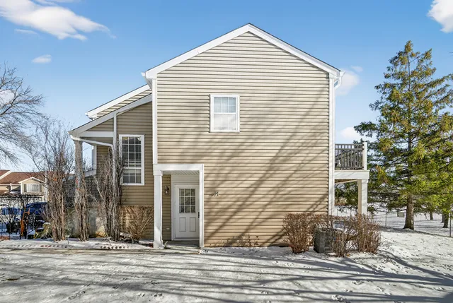 $280,000 | 1913 Windsong Drive, Unit 284, Schaumburg, IL 60169