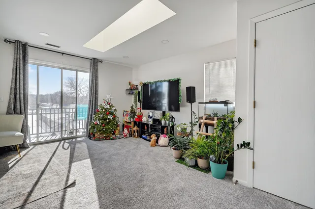 $280,000 | 1913 Windsong Drive, Unit 284, Schaumburg, IL 60169