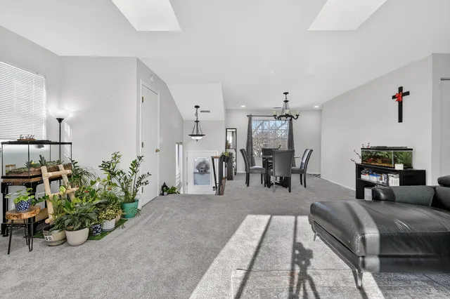 $280,000 | 1913 Windsong Drive, Unit 284, Schaumburg, IL 60169