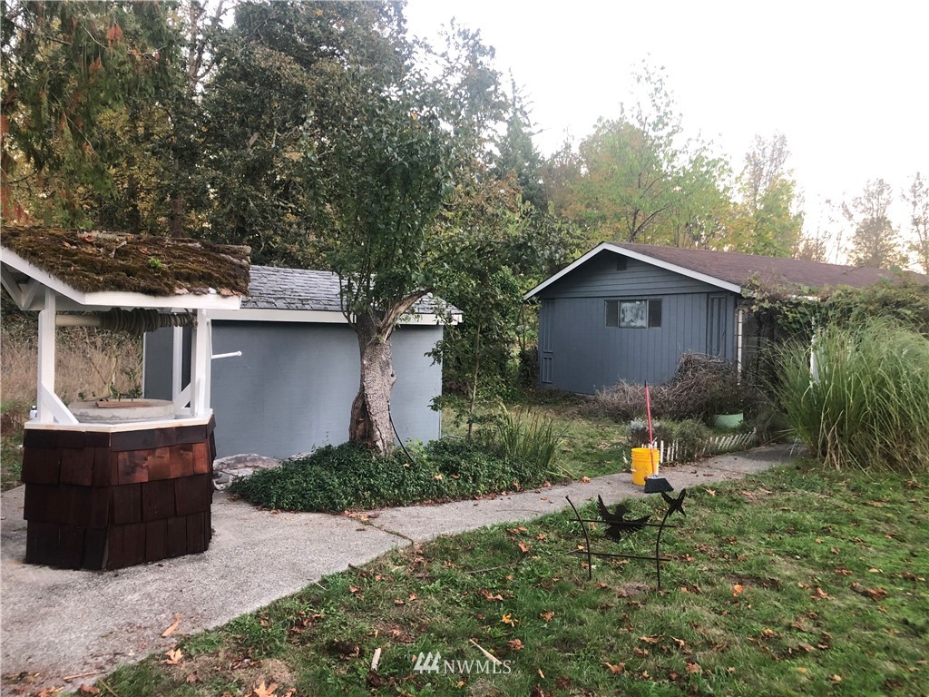 519 Huggins Greig Road Roy, WA 98580 - Photo 3 of 9