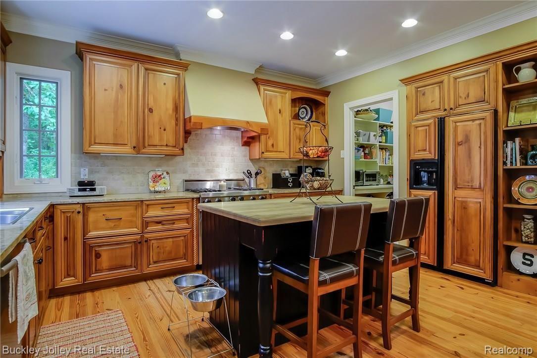 6143 Cowell Road Brighton, MI 48116 - Photo 2 of 31 Counters are Granite