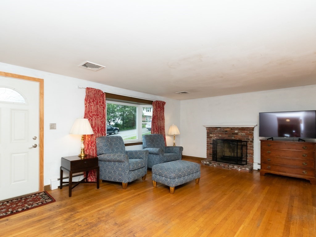 69 Home Park Road Braintree, MA 02184 - Photo 5 of 26 Gallery Image 5