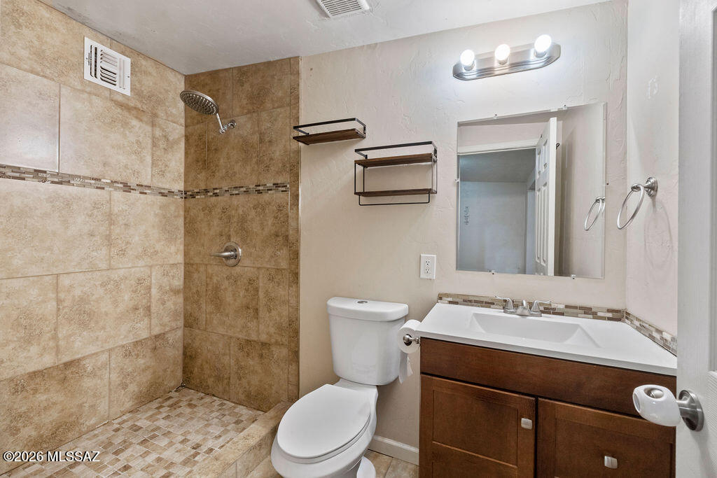 1301 West Kleindale Road Tucson, AZ 85705 - Photo 5 of 27 a bathroom with a sink a toilet and shower