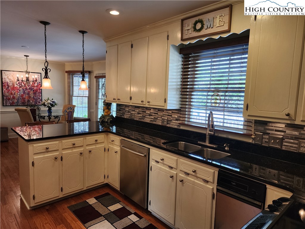 305 Old Farms Road Wilkesboro, NC 28697 - Photo 19 of 50