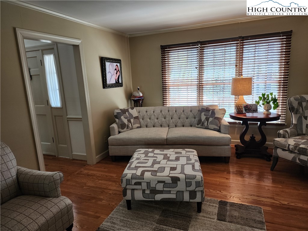 305 Old Farms Road Wilkesboro, NC 28697 - Photo 8 of 50