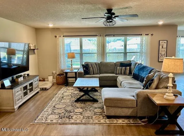 $2,200 | 18155 Big Leaf Drive, Gulfport, MS 39503