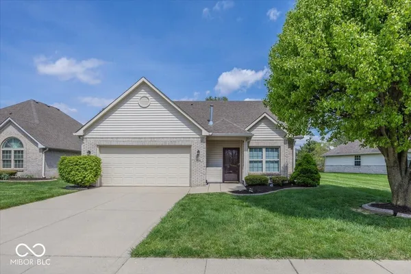 $277,400 | 1594 Stonewall Drive, Greenfield, IN 46140