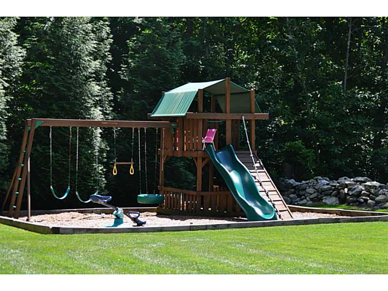6 Wingate Road Lincoln, RI 02865 - Photo 5 of 17 Yard/Garden.