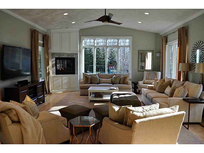 6 Wingate Road Lincoln, RI 02865 - Photo 7 of 17 Den/Family/Great Room.