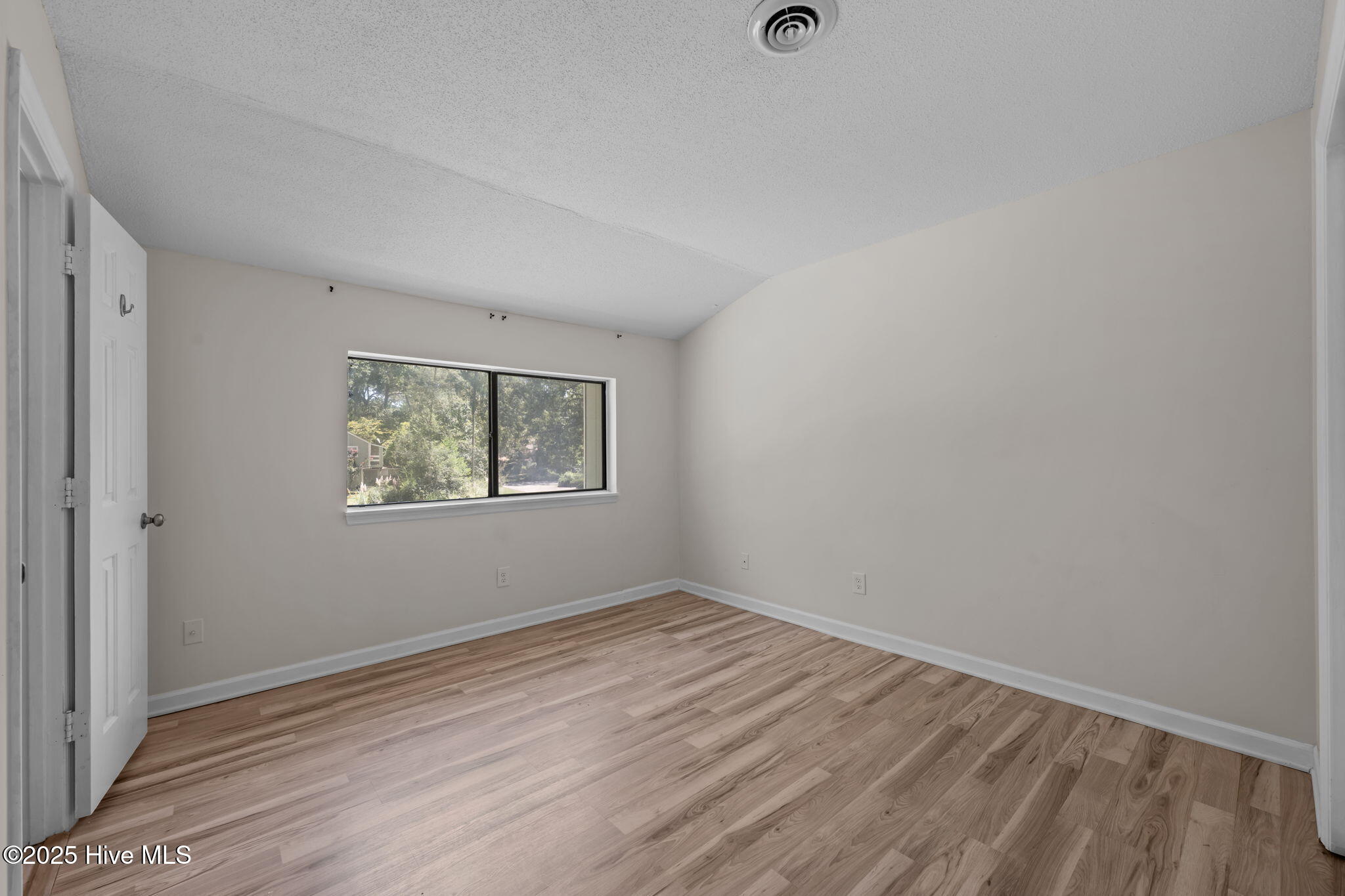 32 Quarterdeck Townes New Bern, NC 28562 - Photo 15 of 38 26-web-or-mls-DSC_3498