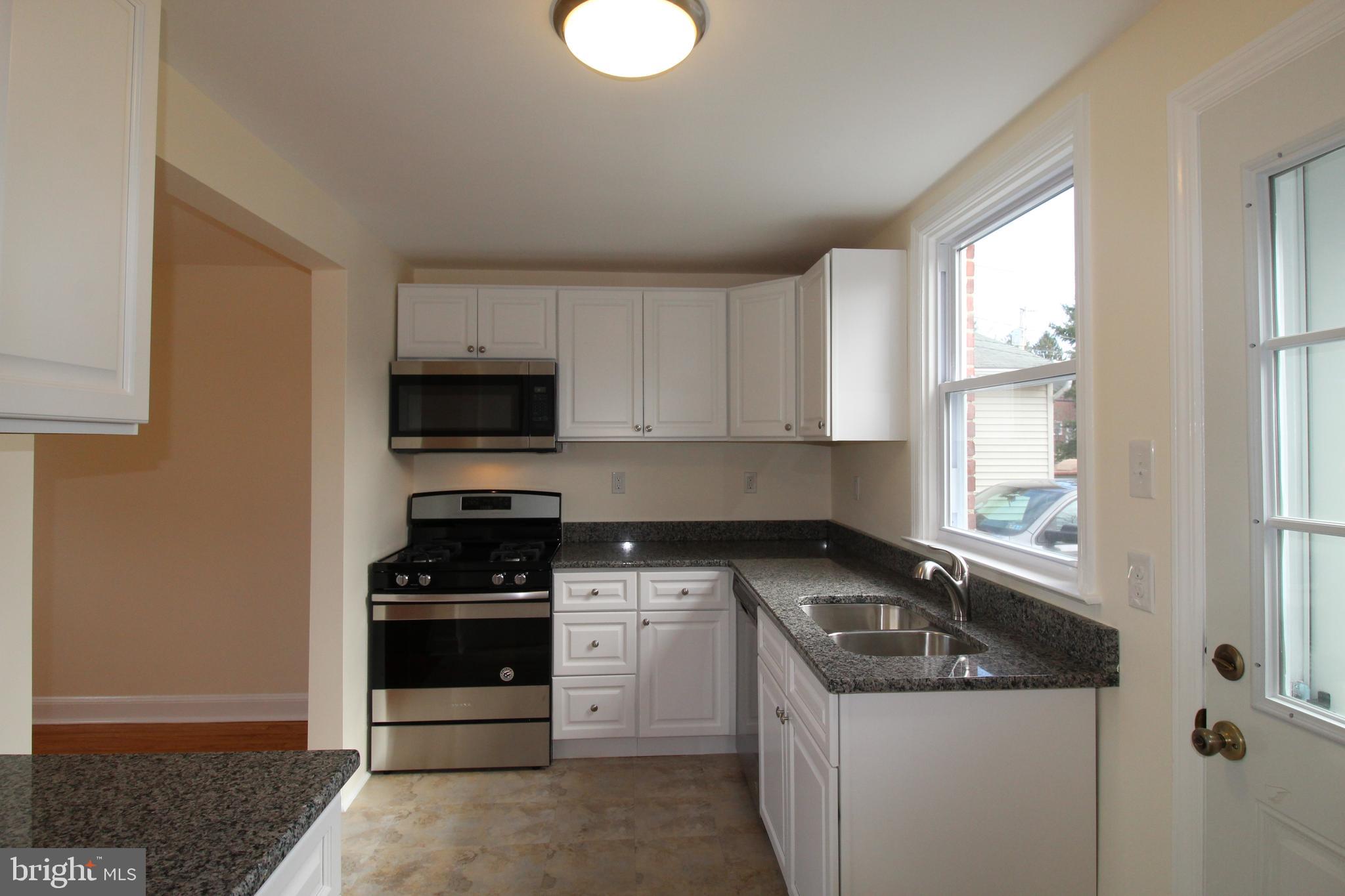 415 East Manoa Road Havertown, PA 19083 - Photo 5 of 22