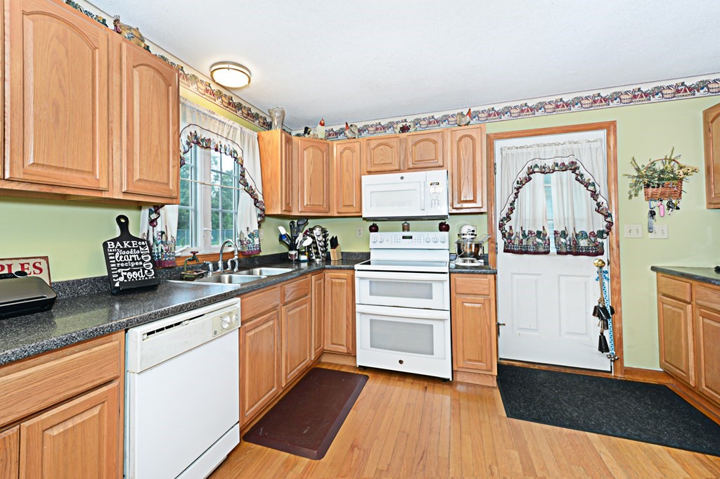 65 Washington Road Brimfield, MA 01010 - Photo 8 of 30