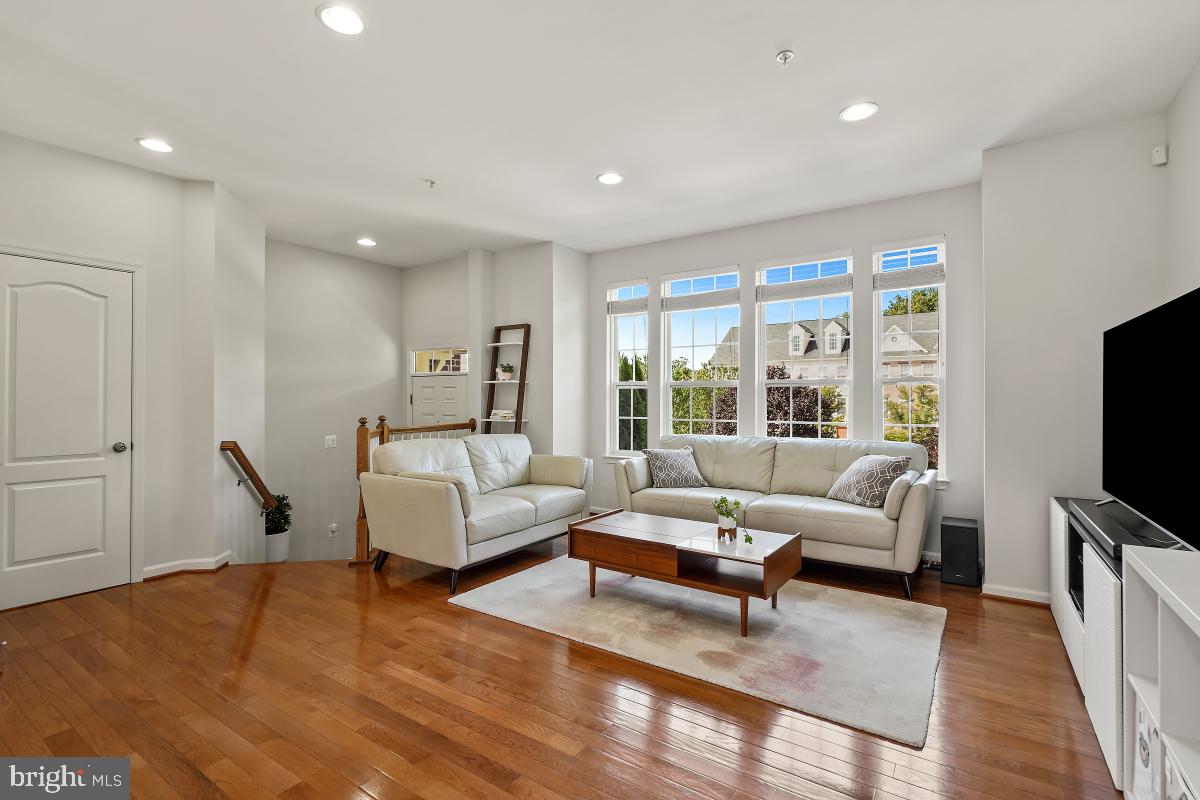 9836 Solar Course Laurel, MD 20723 - Photo 3 of 43