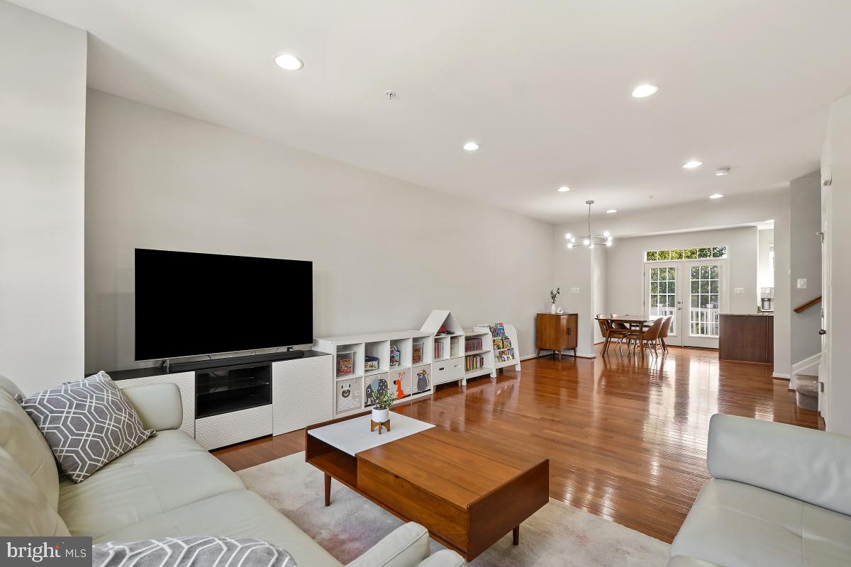 9836 Solar Course Laurel, MD 20723 - Photo 4 of 43