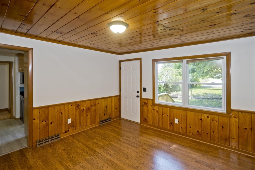 374 Commonwealth Avenue Springfield, MA 01108 - Photo 11 of 23