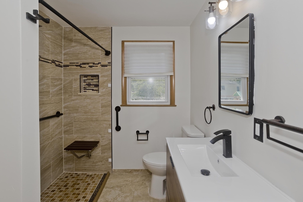 374 Commonwealth Avenue Springfield, MA 01108 - Photo 12 of 23