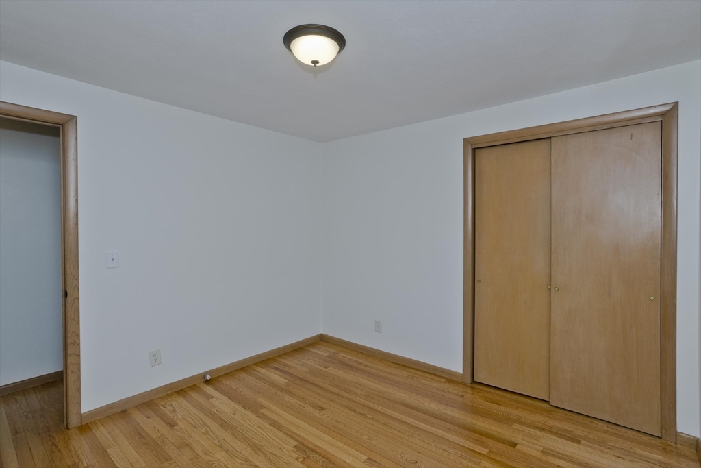 374 Commonwealth Avenue Springfield, MA 01108 - Photo 18 of 23