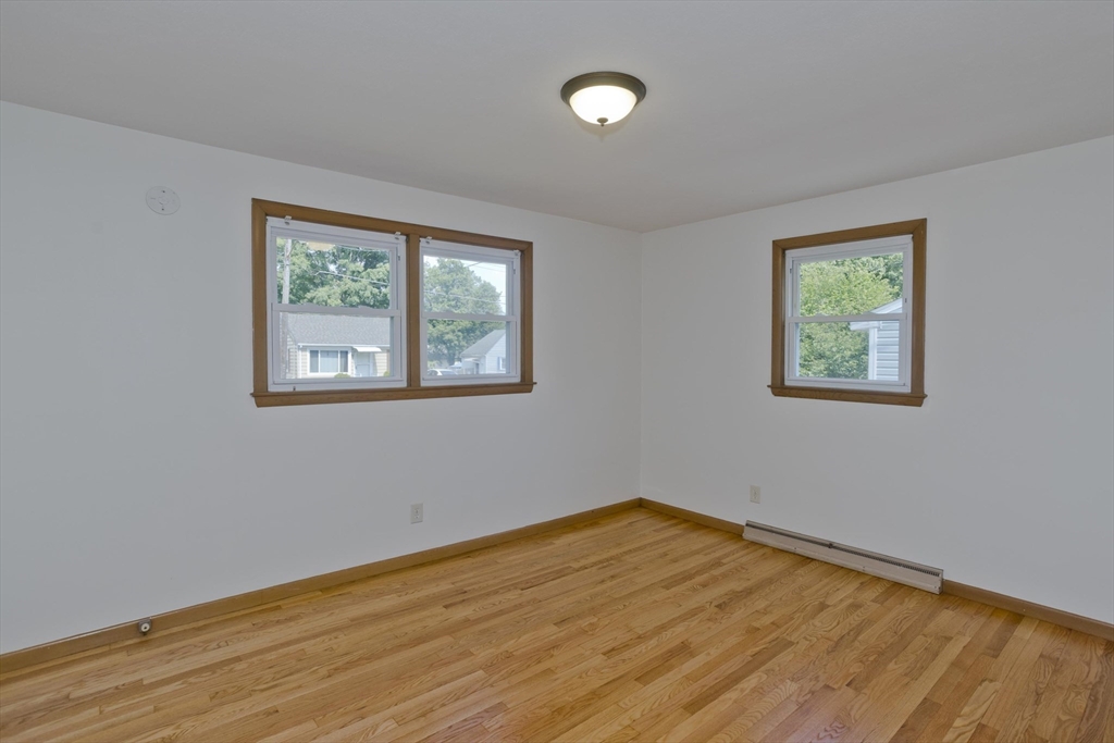 374 Commonwealth Avenue Springfield, MA 01108 - Photo 19 of 23