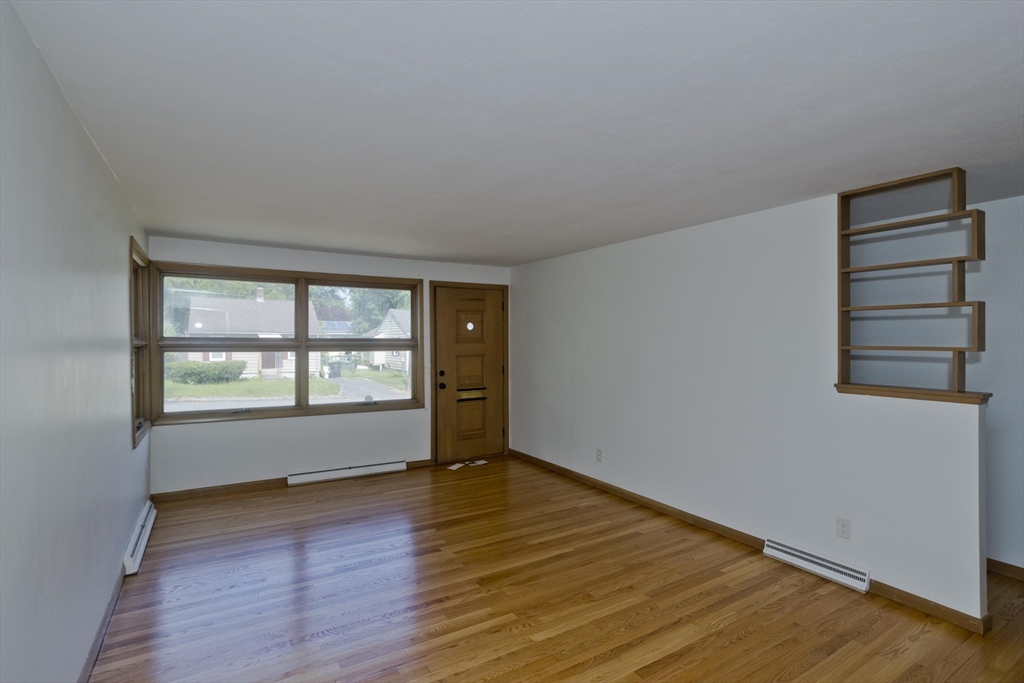 374 Commonwealth Avenue Springfield, MA 01108 - Photo 2 of 23