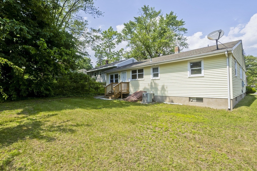 374 Commonwealth Avenue Springfield, MA 01108 - Photo 21 of 23