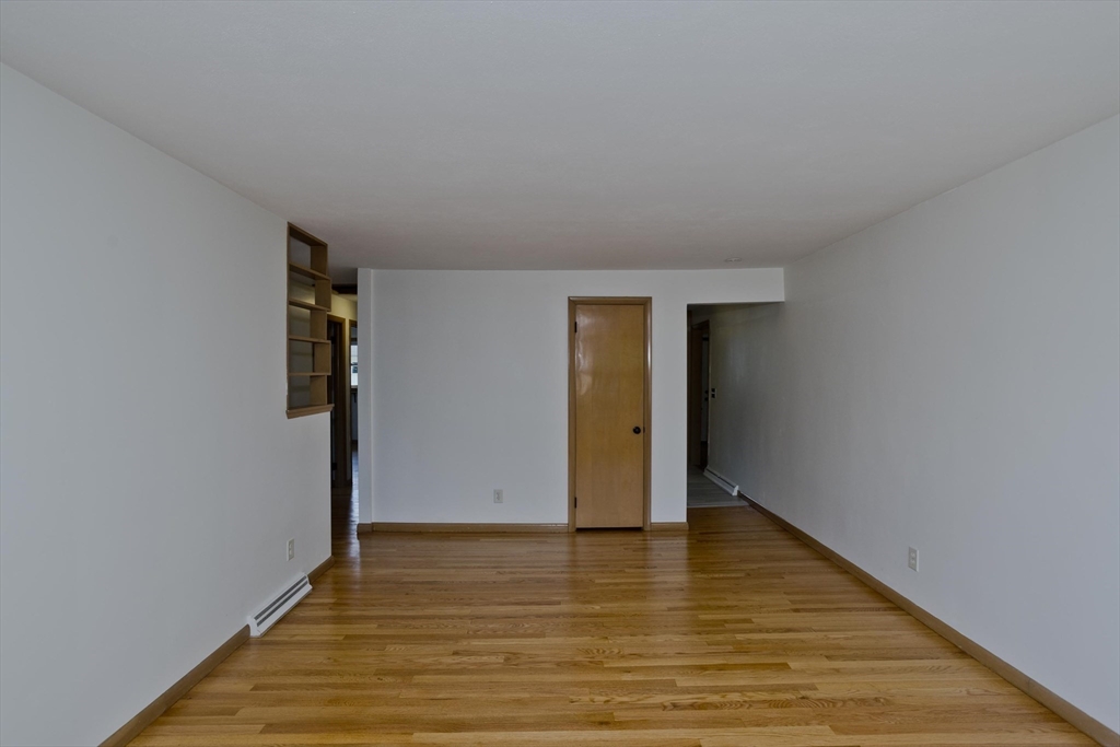 374 Commonwealth Avenue Springfield, MA 01108 - Photo 3 of 23