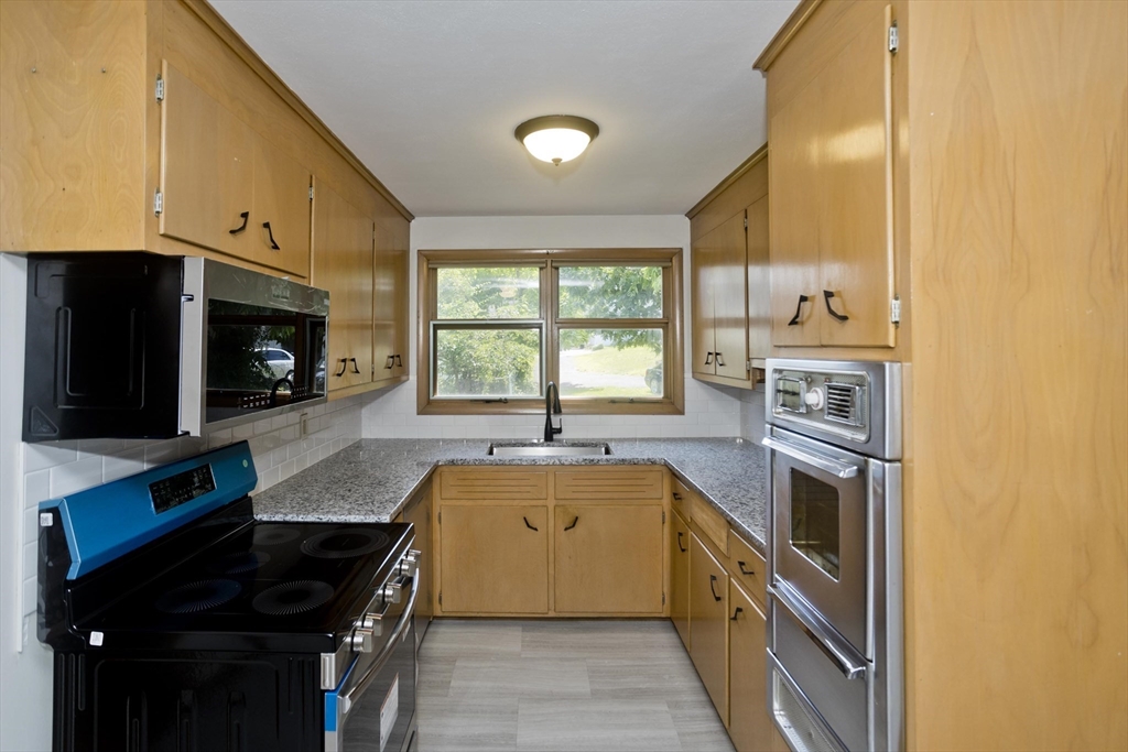 374 Commonwealth Avenue Springfield, MA 01108 - Photo 4 of 23