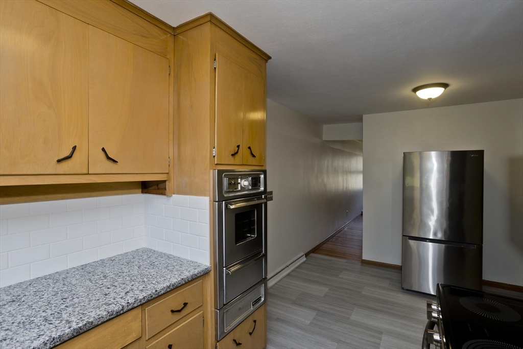 374 Commonwealth Avenue Springfield, MA 01108 - Photo 7 of 23