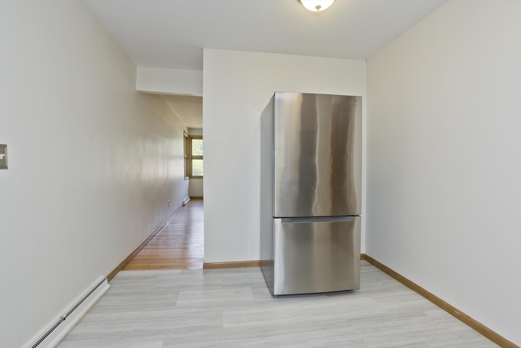 374 Commonwealth Avenue Springfield, MA 01108 - Photo 8 of 23
