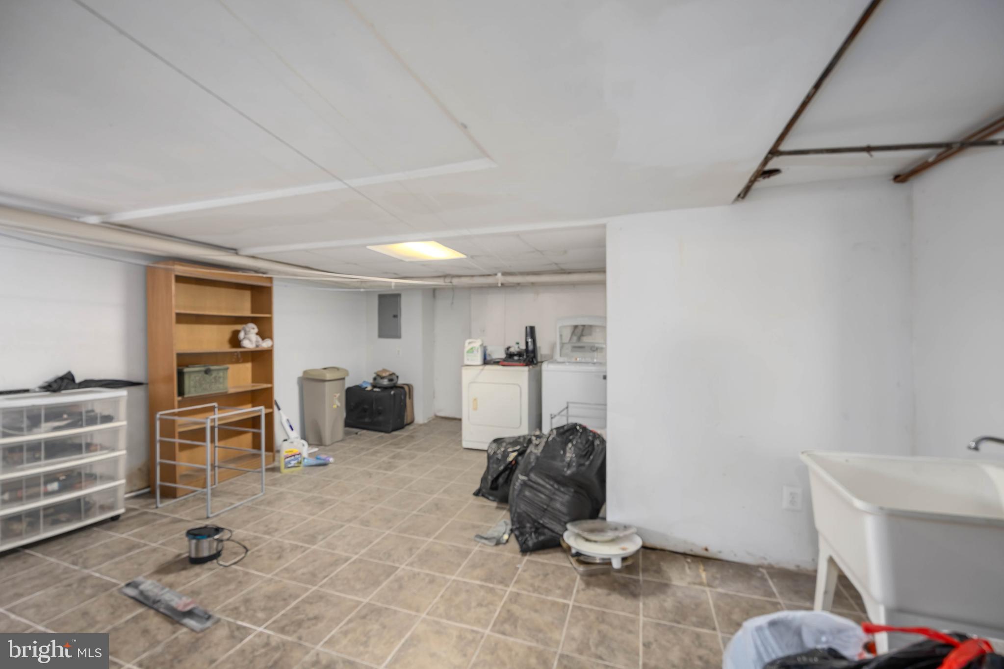 537 Elm Avenue Upper Darby, PA 19082 - Photo 27 of 30 a room with furniture and a chair