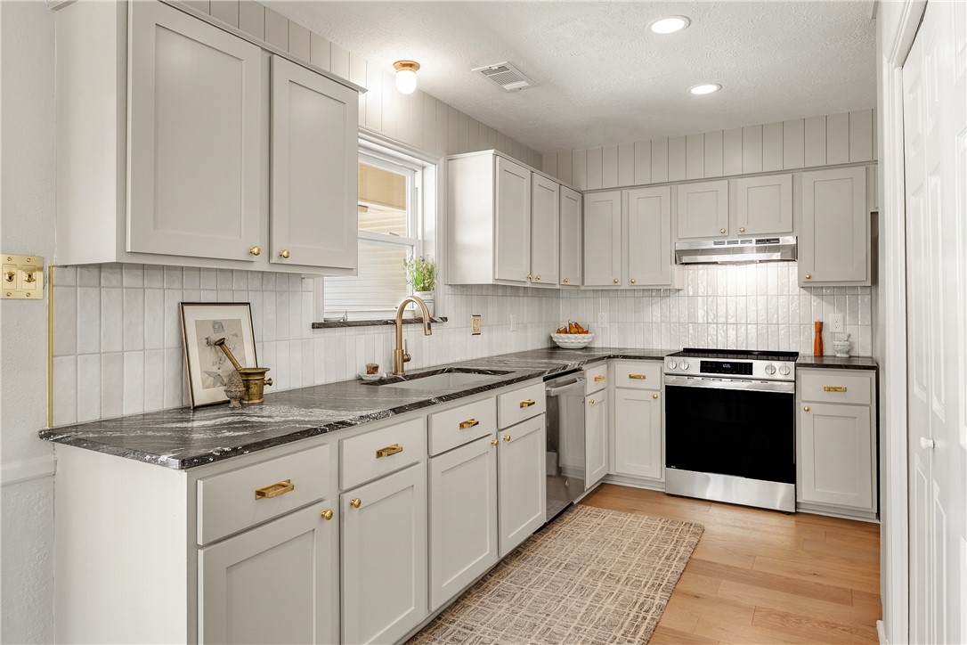 4713 Kensington Road Bryan, TX 77802 - Photo 11 of 44