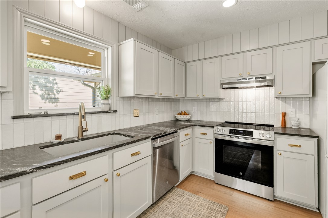 4713 Kensington Road Bryan, TX 77802 - Photo 12 of 44