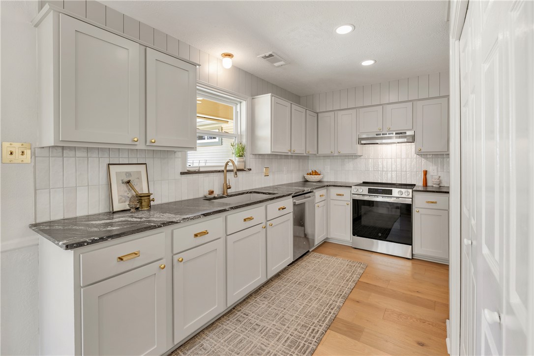 4713 Kensington Road Bryan, TX 77802 - Photo 14 of 44