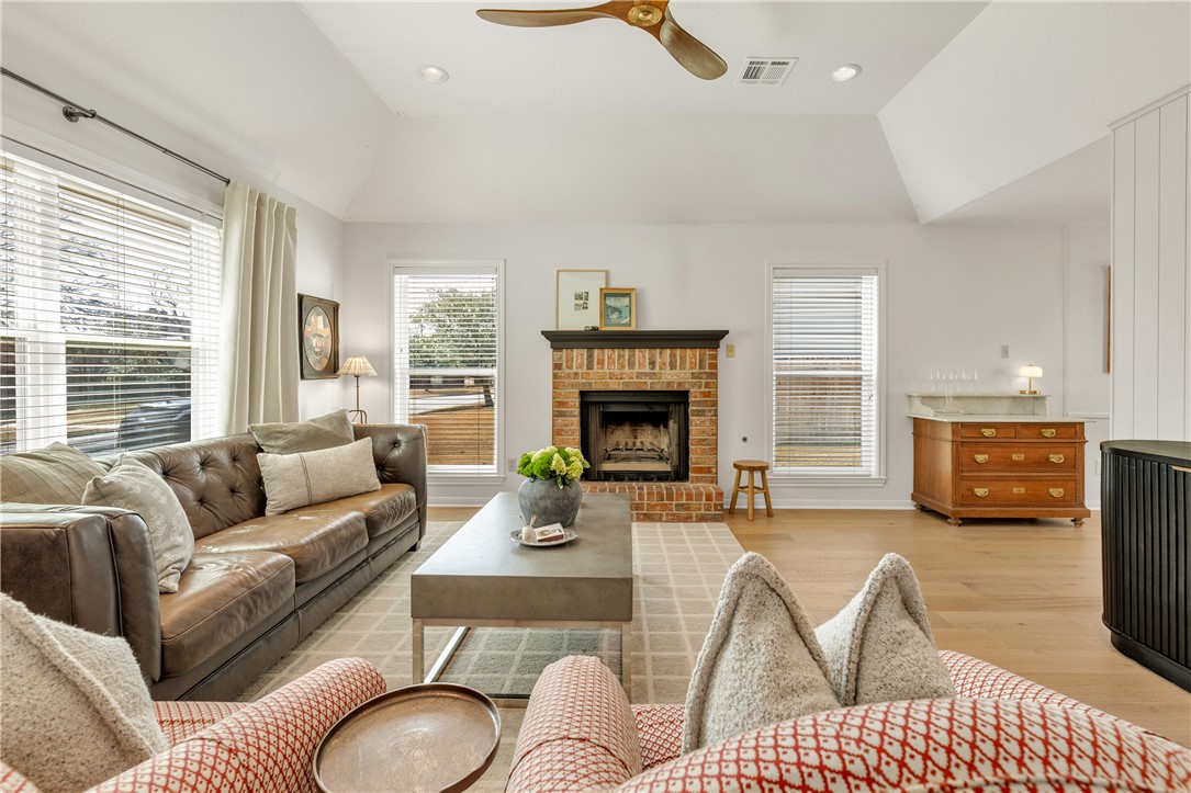 4713 Kensington Road Bryan, TX 77802 - Photo 4 of 44