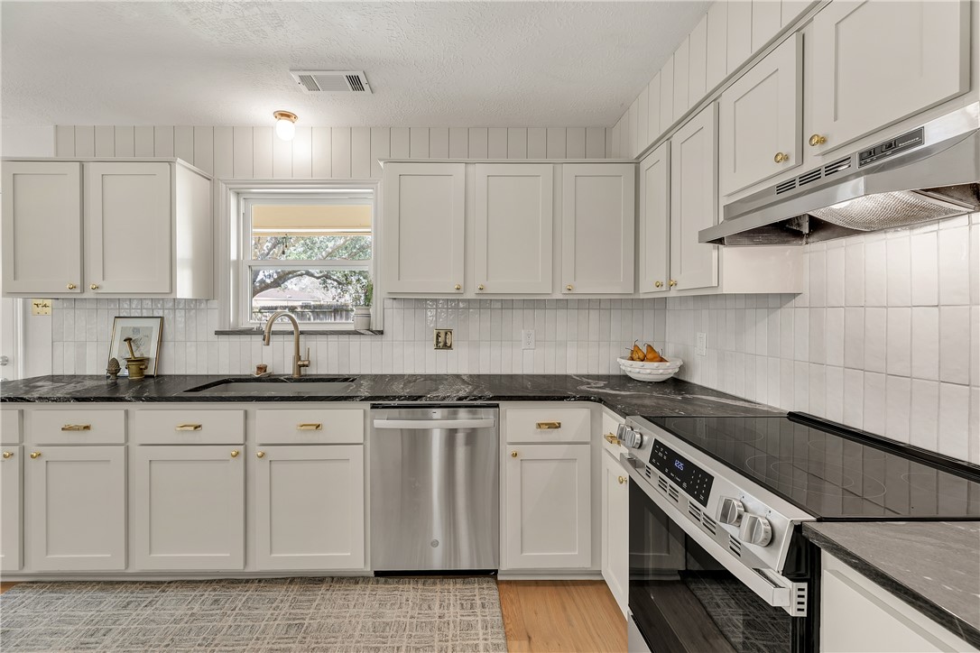 4713 Kensington Road Bryan, TX 77802 - Photo 9 of 44