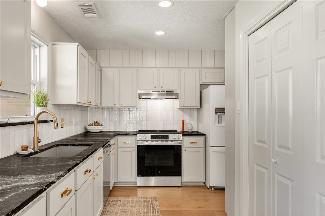 4713 Kensington Road Bryan, TX 77802 - Photo 10 of 44