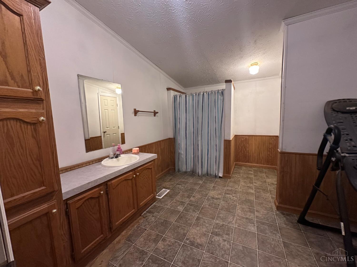 1000 Locust Road Hillsboro, OH 45133 - Photo 17 of 36