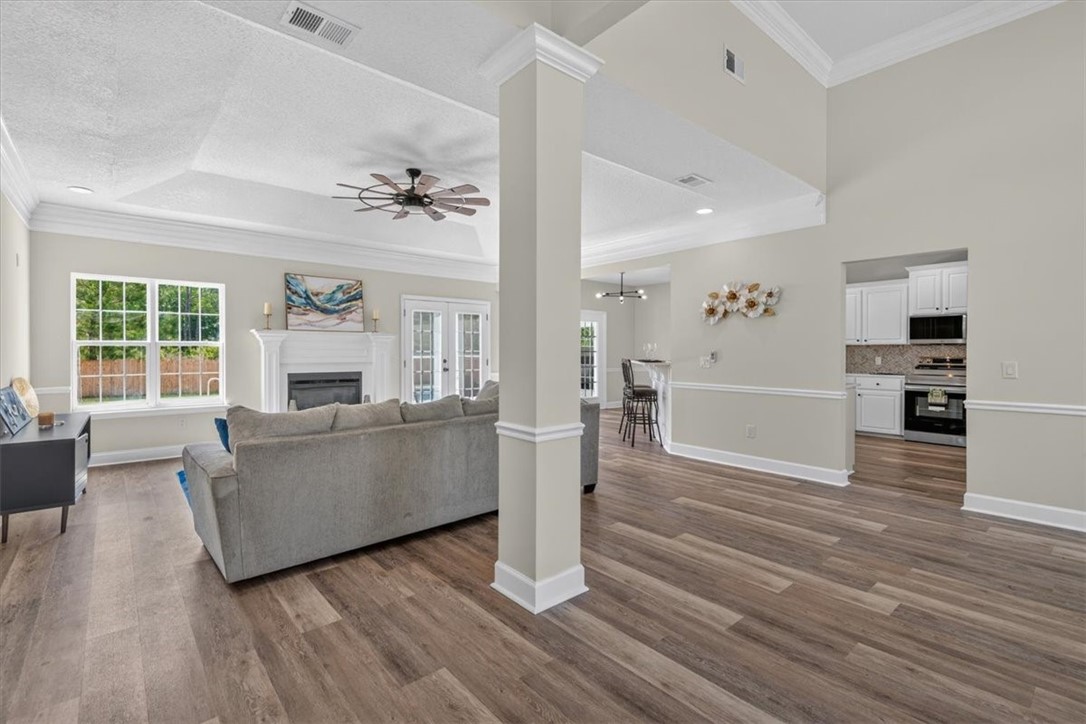 2657 Horseshoe Cove Road Waverly, GA 31565 - Photo 11 of 55 Living Room View