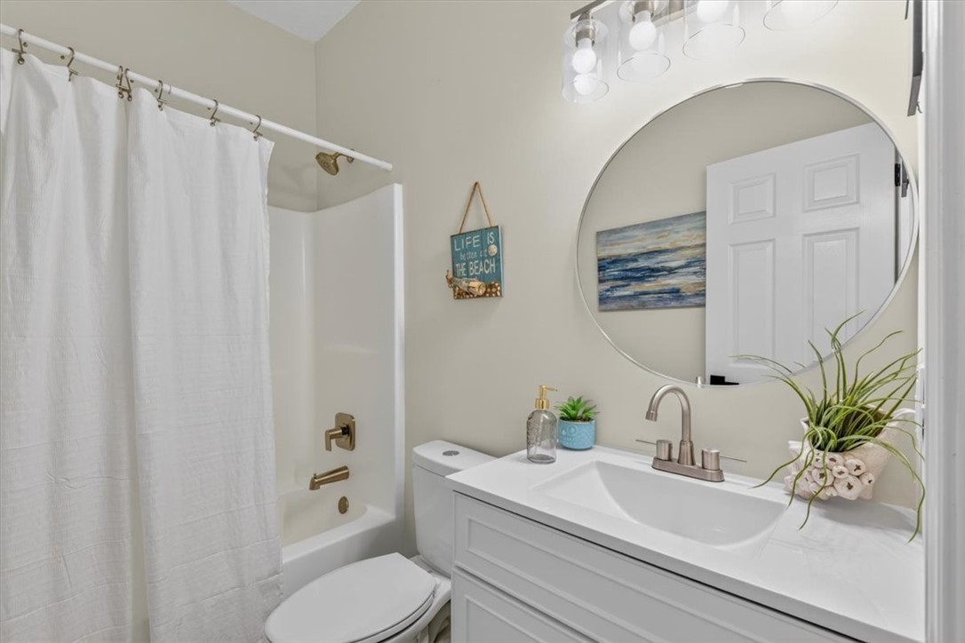 2657 Horseshoe Cove Road Waverly, GA 31565 - Photo 17 of 55 Hall Bathroom