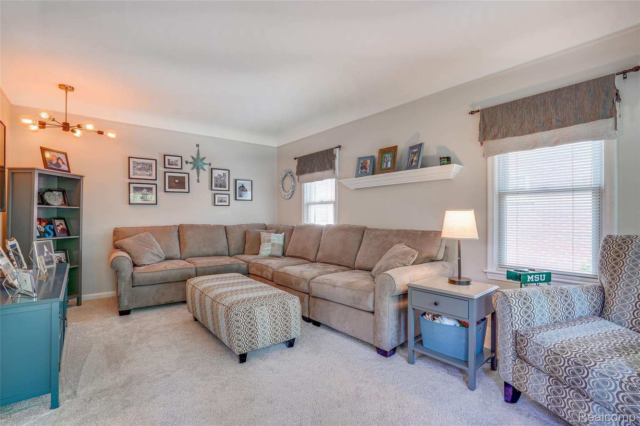 361 Kerby Road Grosse Pointe, MI 48236 - Photo 6 of 31 GrossePointe-6.jpg