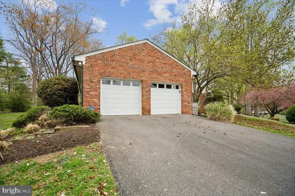 $1,895,000 | 10810 Burbank Drive, Potomac, MD 20854