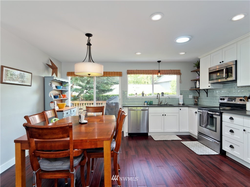 15005 110th Avenue Northeast Bothell, WA 98011 - Photo 3 of 21 Gallery Image 3