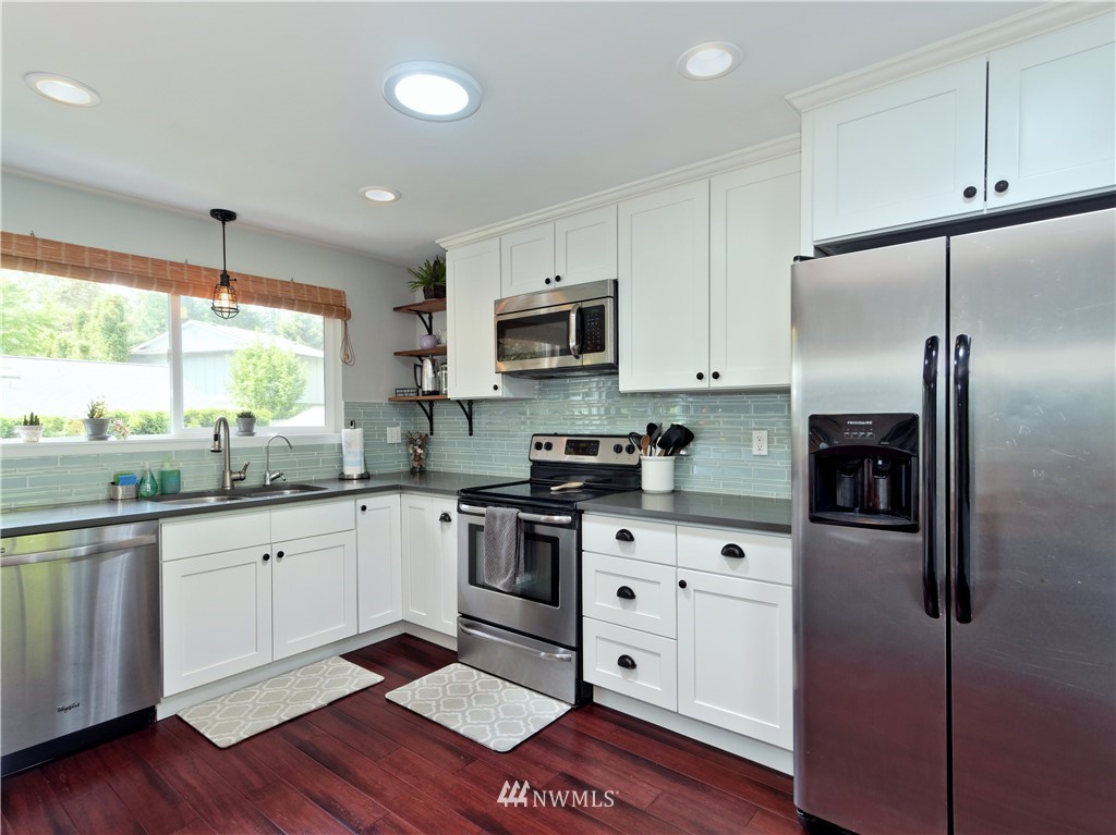 15005 110th Avenue Northeast Bothell, WA 98011 - Photo 4 of 21 Gallery Image 4